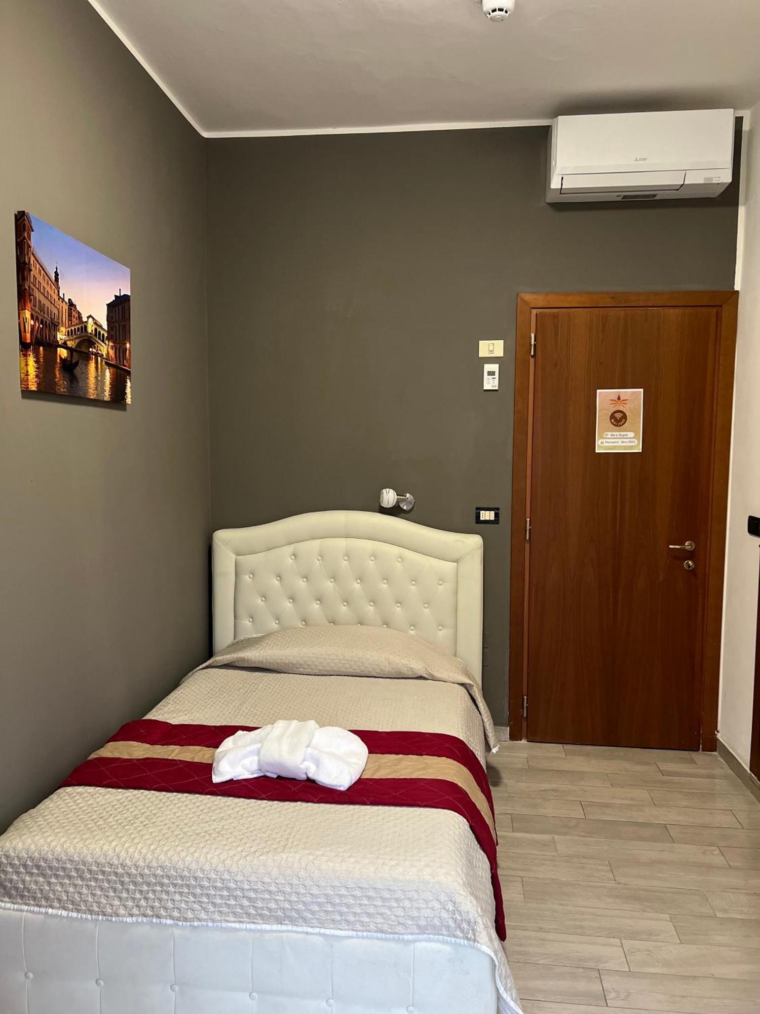 Hotel Miro Ріміні Екстер'єр фото